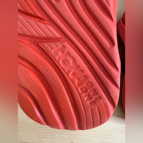 Unisex Hoka One One Ora Recovery Coral Oversized Midsole Meta-Rocker Slides M7W9 - Picture 12 of 12